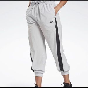 ✨Rebook Studio high Intensity Pants✨